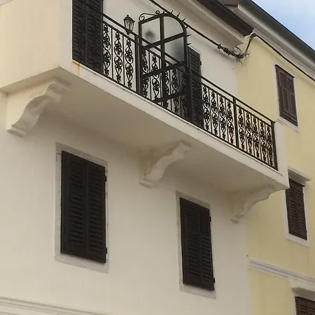 Authentic 1 Apartment *