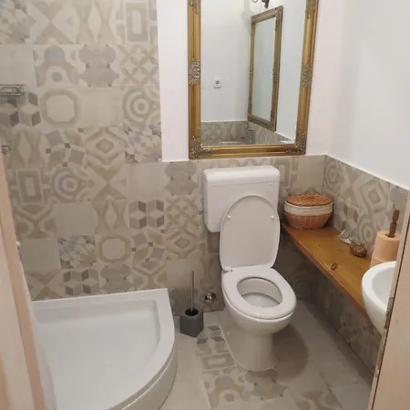 Authentic 1 Apartment *